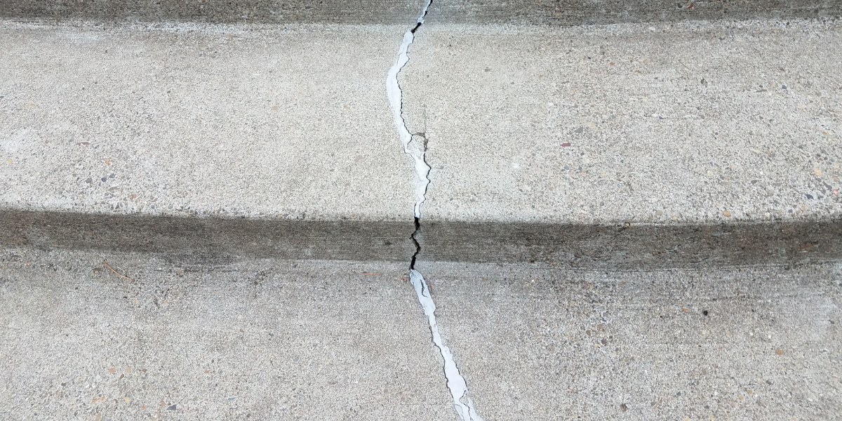 settling cracks in stairs